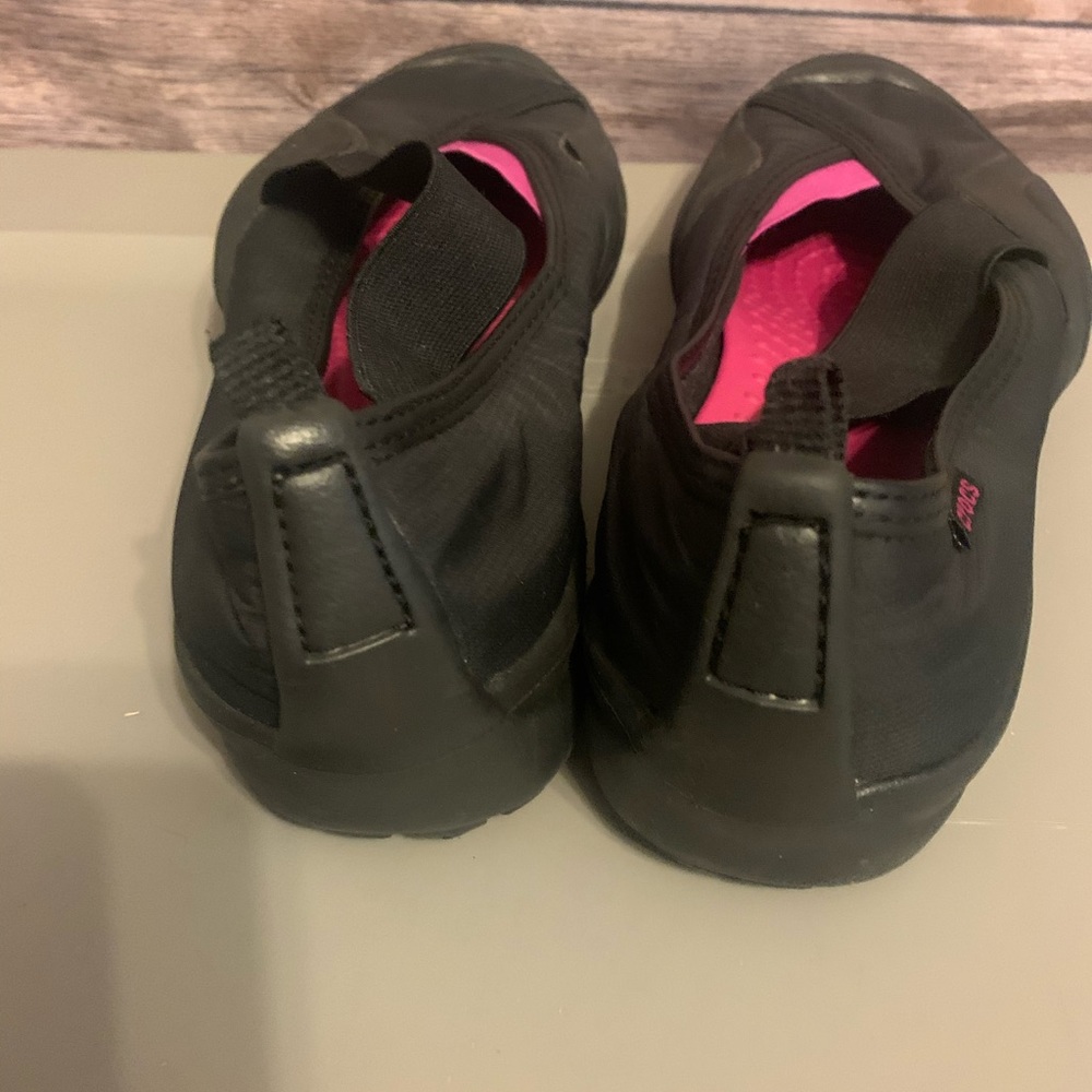 Crocs - Picture 4 of 8